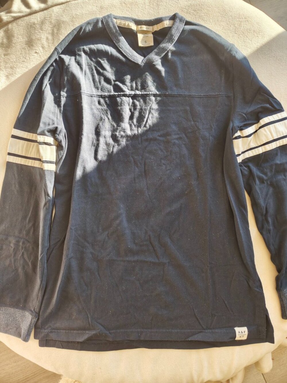 Abercrombie & Fitch Men's Navy Muscle V-Neck Long Sleeve Shirt Striped | Size S